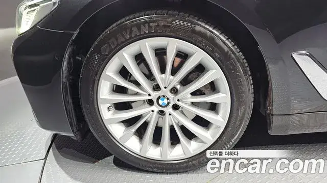 BMW 5 Series 2021 — Şəkil 22/30