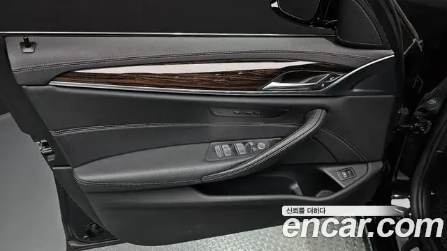 BMW 5 Series 2021 — Şəkil 19/30