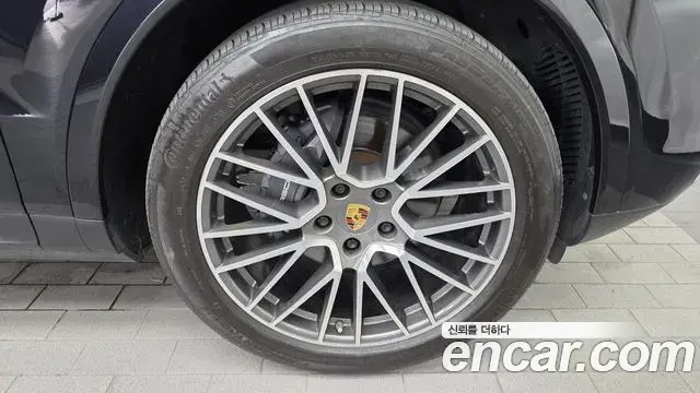 Porsche Cayenne 2021 — Şəkil 17/33