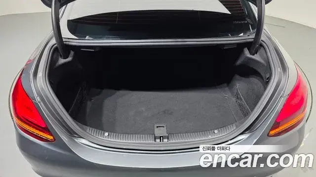 Mercedes-Benz C-Class 2019 — Фото 20/20