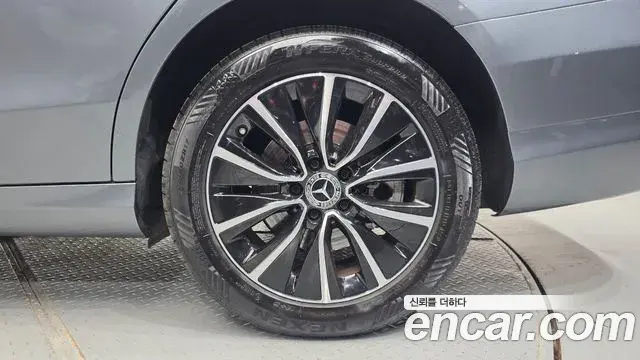 Mercedes-Benz C-Class 2019 — Photo 24/30