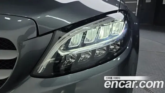 Mercedes-Benz C-Class 2019 — Photo 26/30