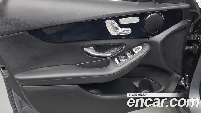 Mercedes-Benz C-Class 2019 — Photo 25/30