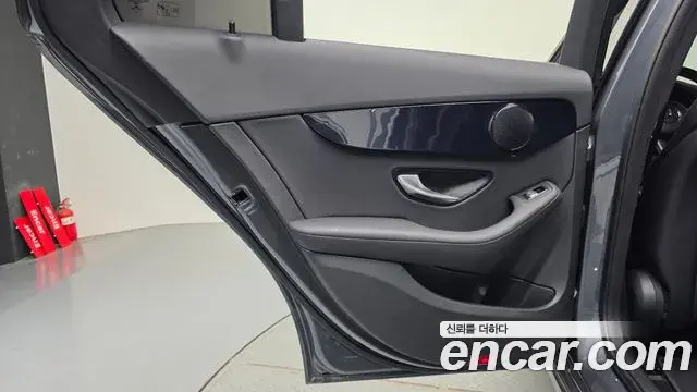 Mercedes-Benz C-Class 2019 — Photo 19/30