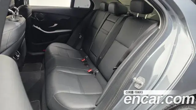 Mercedes-Benz C-Class 2019 — Photo 6/30