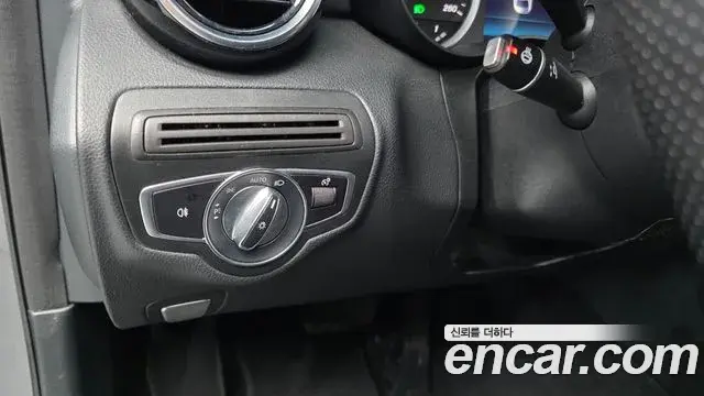 Mercedes-Benz C-Class 2019 — Photo 28/30