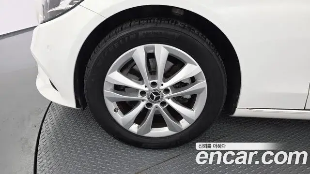 Mercedes-Benz C-Class 2020 — ფოტო 22/30