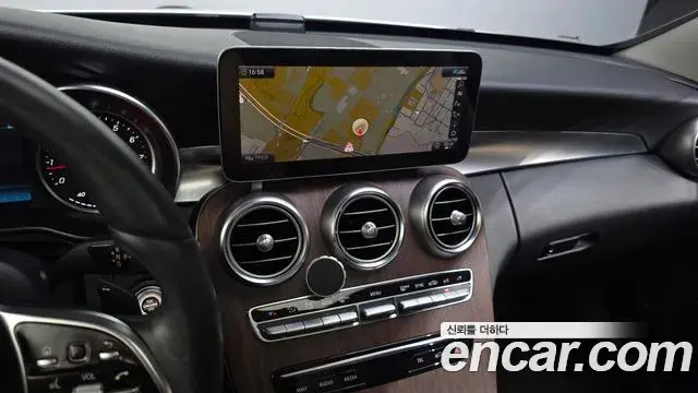 Mercedes-Benz C-Class 2020 — ფოტო 28/30