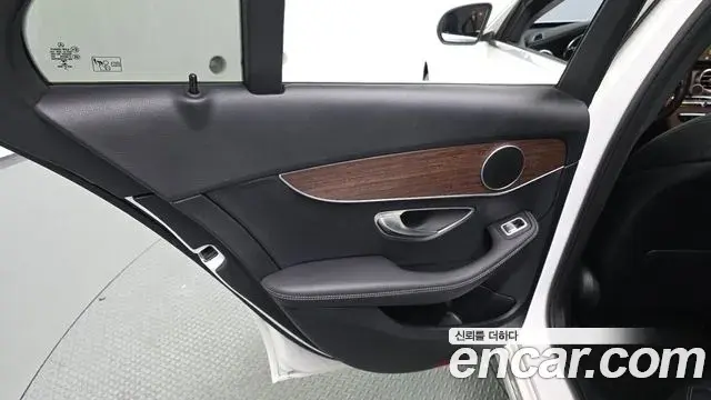 Mercedes-Benz C-Class 2020 — ფოტო 4/30