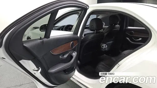 Mercedes-Benz C-Class 2020 — ფოტო 25/30