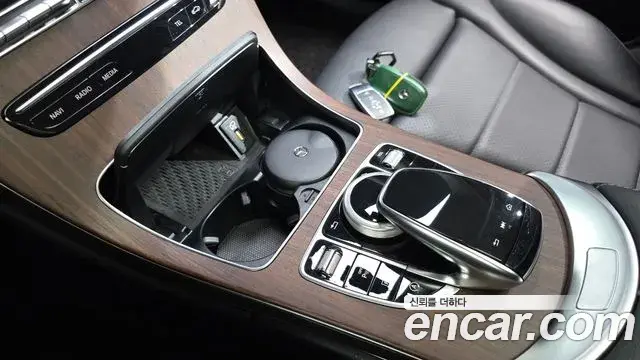 Mercedes-Benz C-Class 2020 — ფოტო 30/30