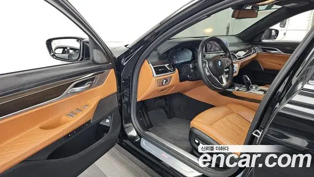 BMW 7 Series 2021 — ფოტო 36/41