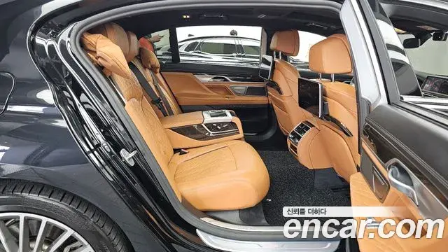 BMW 7 Series 2021 — ფოტო 34/41