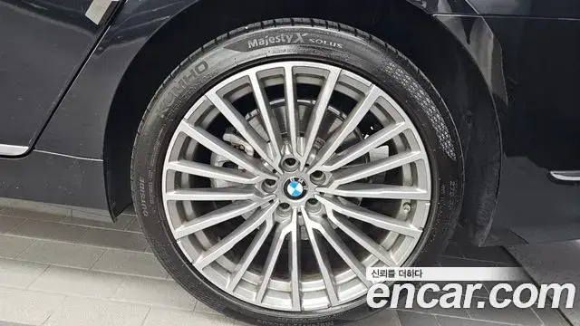 BMW 7 Series 2021 — ფოტო 23/41