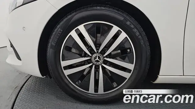 Mercedes-Benz A-Class 2022 — Şəkil 11/32