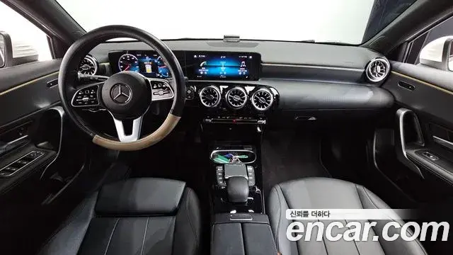 Mercedes-Benz A-Class 2022 — Şəkil 18/32