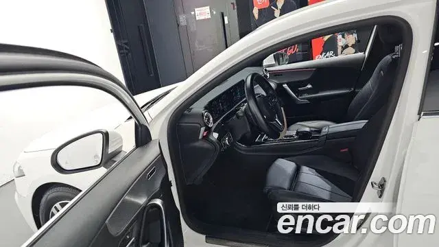 Mercedes-Benz A-Class 2022 — Şəkil 25/32