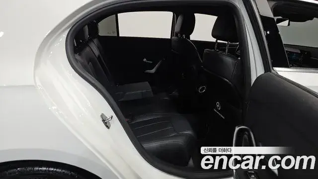 Mercedes-Benz A-Class 2022 — Şəkil 22/32