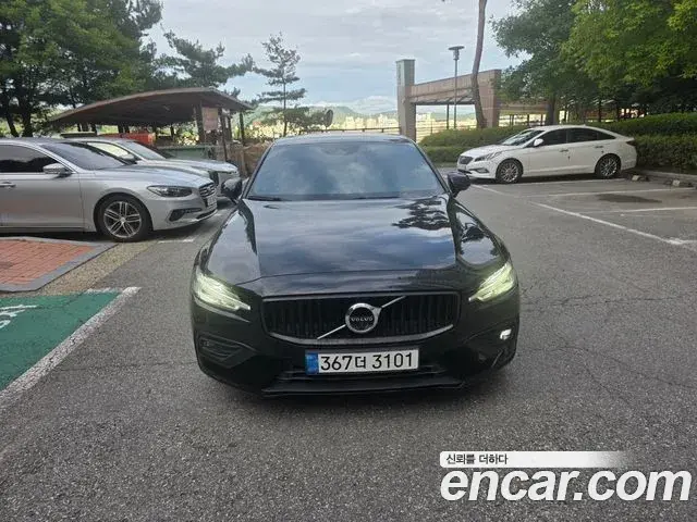 Volvo S60 2019 — Photo 1/11