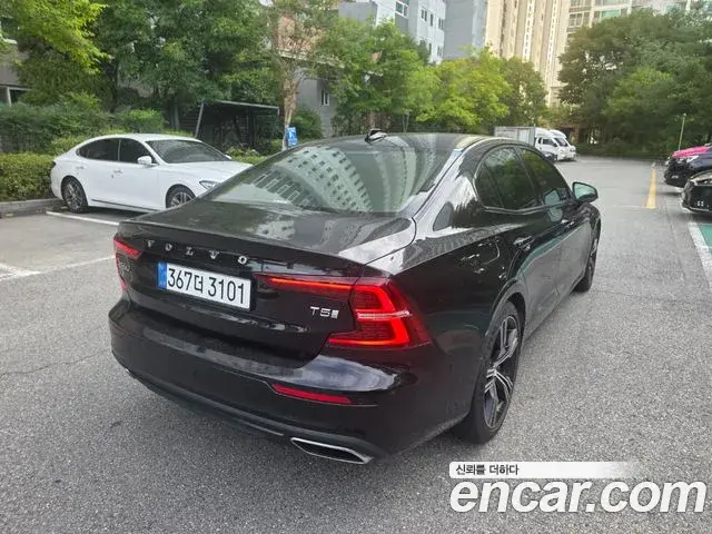 Volvo S60 2019 — Photo 6/11