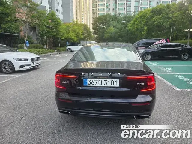 Volvo S60 2019 — Photo 2/11
