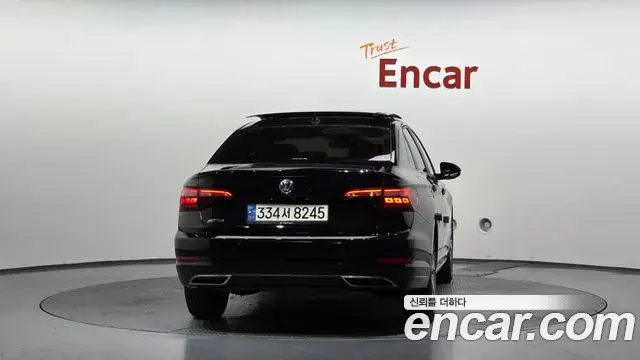 Volkswagen Jetta 2021 — ფოტო 25/31