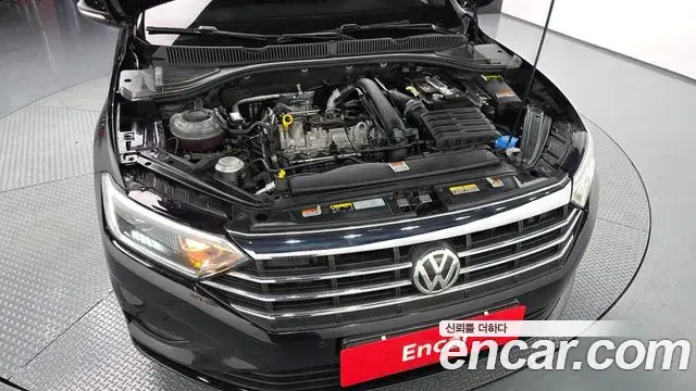 Volkswagen Jetta 2021 — ფოტო 10/31