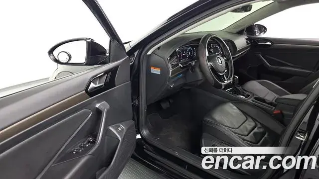 Volkswagen Jetta 2021 — ფოტო 4/31