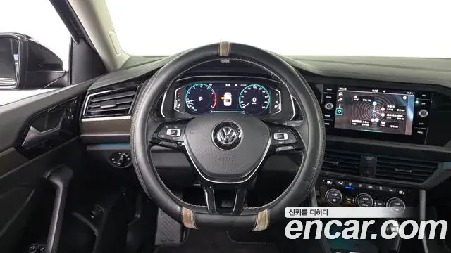 Volkswagen Jetta 2021 — ფოტო 18/31