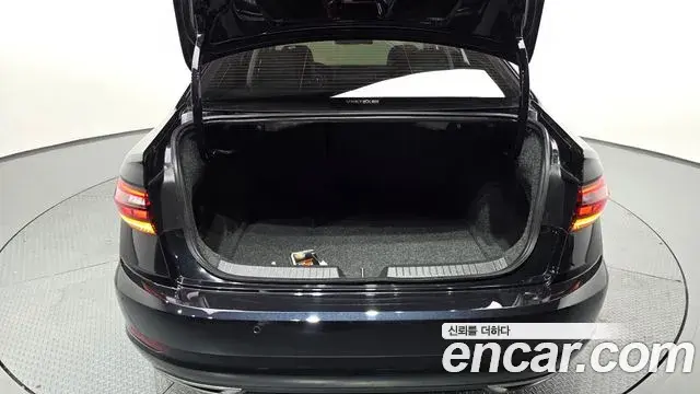 Volkswagen Jetta 2021 — ფოტო 2/31