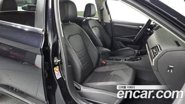 Volkswagen Jetta 2021 — ფოტო 23/31
