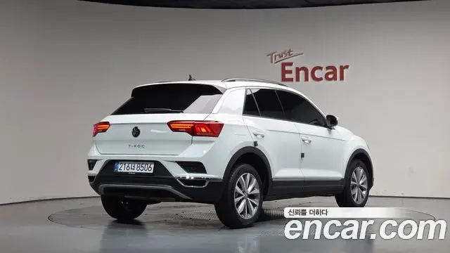 Volkswagen T-Roc 2021 — Photo 1/32