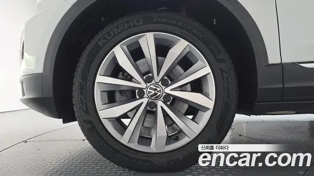 Volkswagen T-Roc 2021 — Photo 29/32