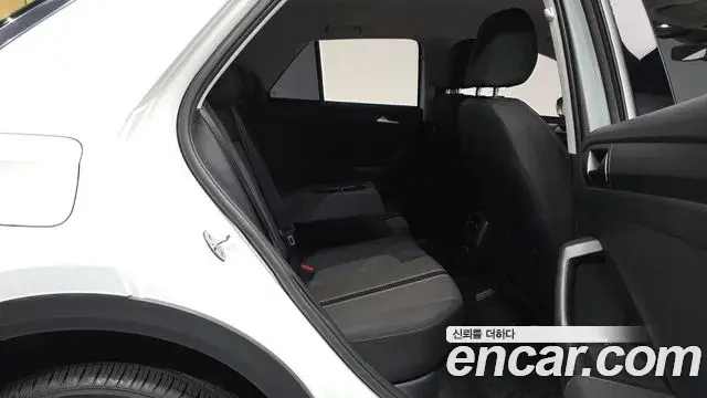 Volkswagen T-Roc 2021 — Photo 14/32