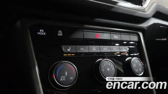Volkswagen T-Roc 2021 — Photo 4/32