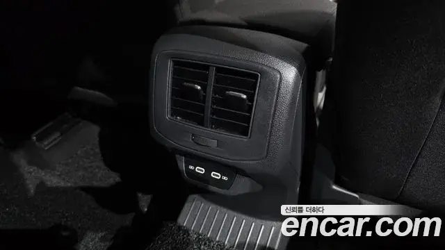 Volkswagen T-Roc 2021 — Photo 30/32