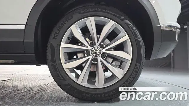Volkswagen T-Roc 2021 — Photo 21/32