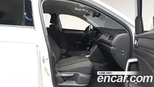 Volkswagen T-Roc 2021 — Photo 27/32