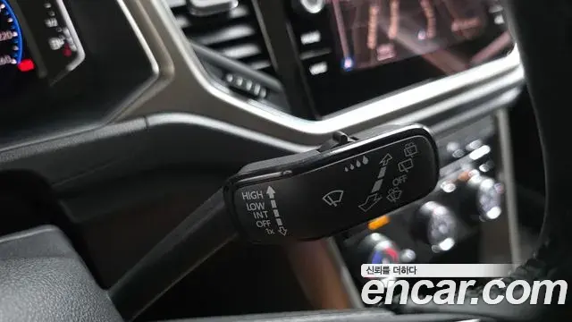 Volkswagen T-Roc 2021 — Photo 31/32