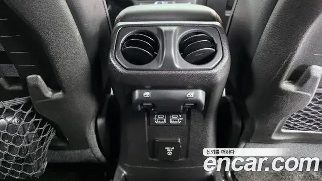 Jeep Wrangler 2018 — Фото 18/20