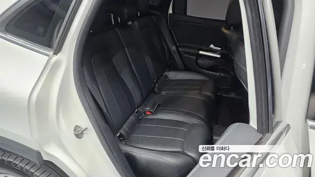 Mercedes-Benz GLA-Class 2021 — Фото 11/20