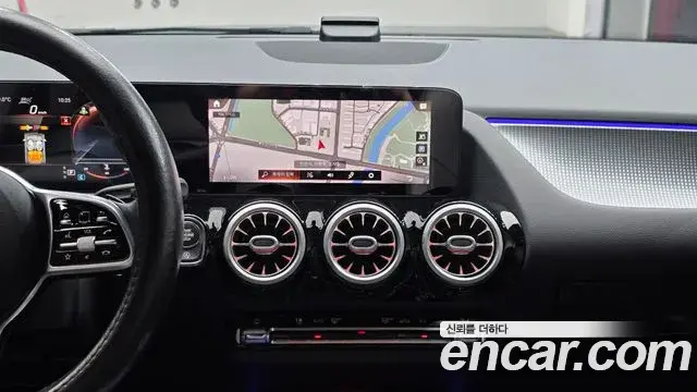 Mercedes-Benz GLA-Class 2021 — Фото 12/20