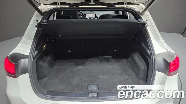 Mercedes-Benz GLA-Class 2021 — Фото 18/20
