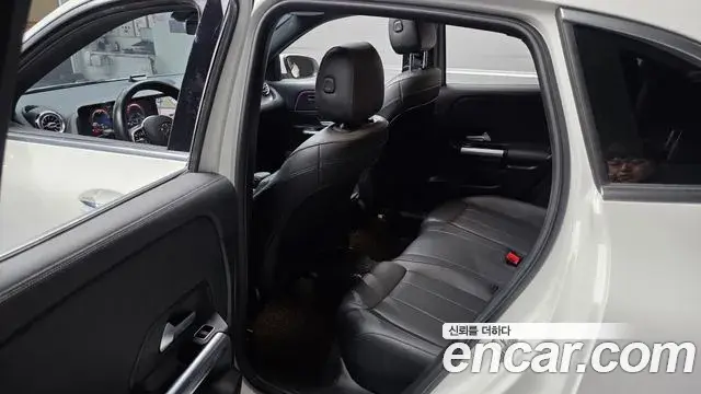 Mercedes-Benz GLA-Class 2021 — Фото 19/20