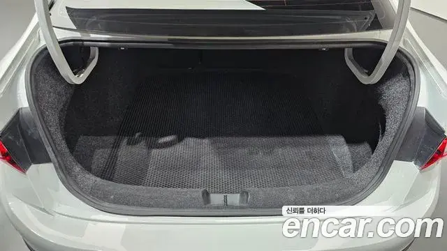 Volkswagen Jetta 2023 — Şəkil 23/35