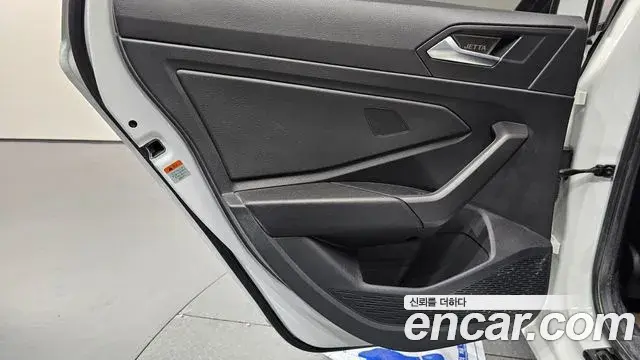 Volkswagen Jetta 2023 — Şəkil 29/35