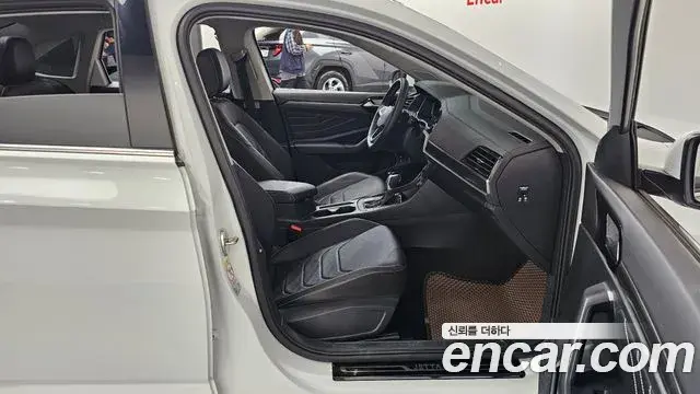 Volkswagen Jetta 2023 — Şəkil 33/35