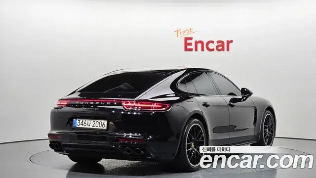 Porsche Panamera 2018 — Фото 1/20
