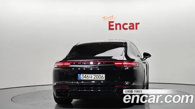 Porsche Panamera 2018 — Фото 3/20
