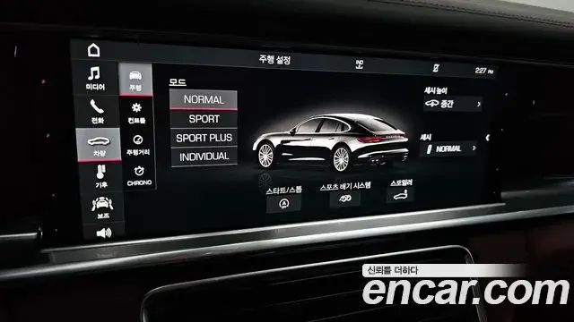 Porsche Panamera 2018 — Фото 16/20